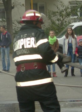 Intervenţie pe bulevardul Tomis: copil blocat în casă!